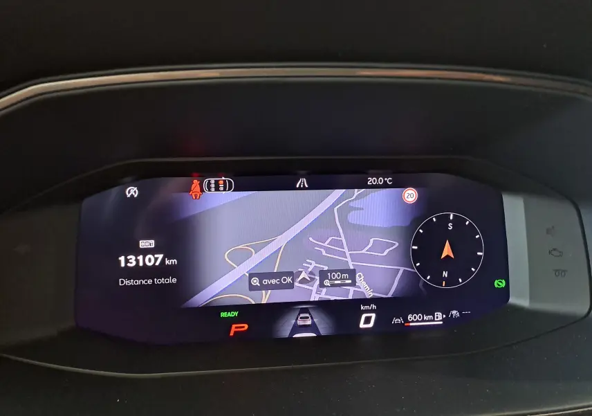Tableau de bord numérique de la CUPRA LEON ST 1.5 eTSI 2025 affichant la navigation, la vitesse à 0 km/h et 13 107 km au compteur.
