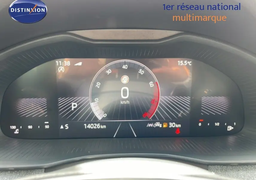 Tableau de bord numérique du Skoda Scala 2025 affichant la vitesse à 0 km/h et 14 026 km au compteur.