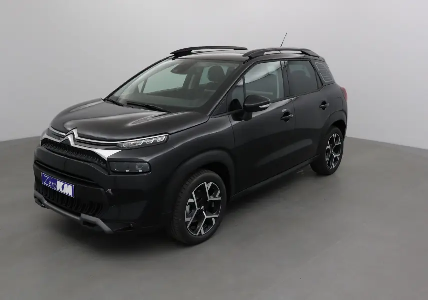 Citroën C3 Aircross noir vue 3/4 avant droit, avec jantes alliage et barres de toit noires.