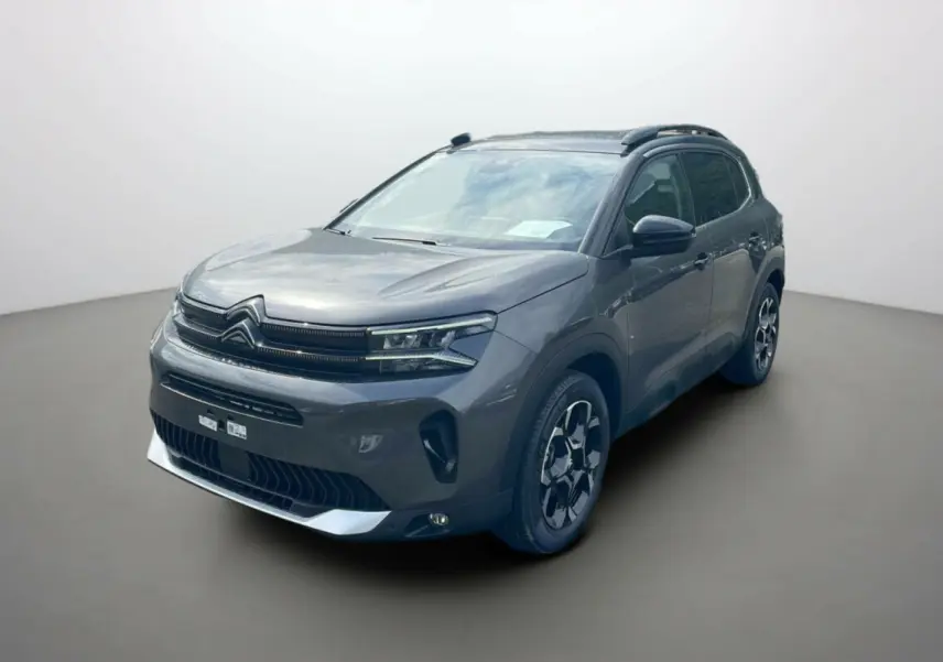 Citroën C5 Aircross Hybrid 2025 en gris platinium avec toit noir, vue 3/4 avant droit soulignant ses jantes distinctives.