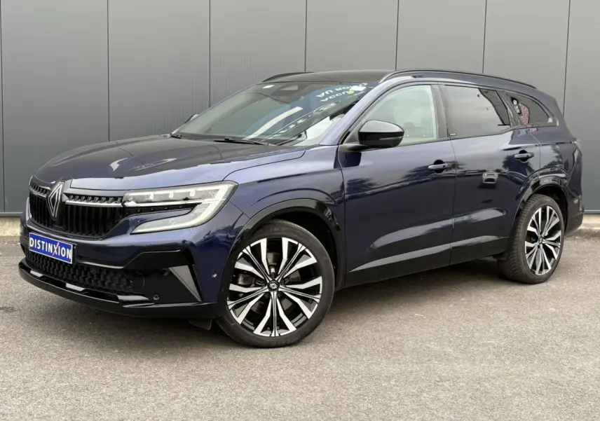 Renault Espace VI 6 E-Tech Full Hybrid bleu nuit en 3/4 avant droit avec jantes alliage et toit panoramique.