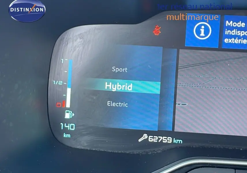 Affichage numérique du tableau de bord du Citroën C5 Aircross hybride, mode de conduite Hybrid sélectionné.