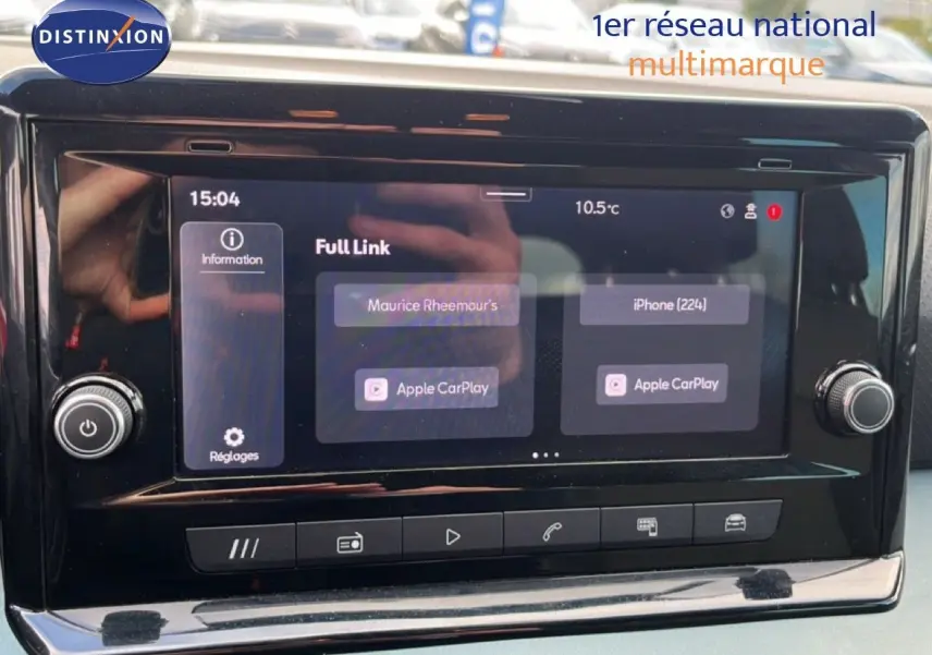 Écran tactile central du tableau de bord du SEAT Arona 2025, affichant Apple CarPlay en mode connecté.