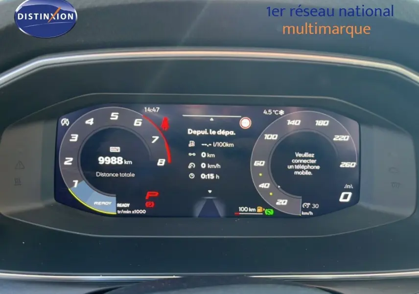 Tableau de bord numérique du SEAT LEON 1.5 TSI 115CH DSG Style 25 Anniversaire affichant la vitesse et le compteur kilométrique.