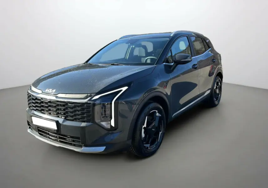 KIA Sportage 1.6 T-GDI HEV 239 EX gris eclipse en 3/4 avant droit avec feux LED distinctifs et jantes alu 18 pouces.