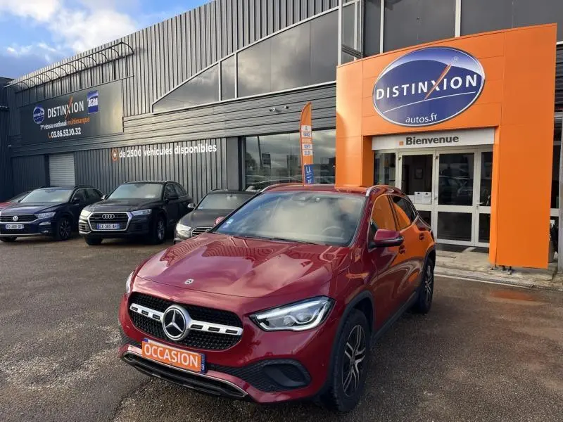 Mercedes GLA 200 Business Line rouge Patagonie métallisé vue 3/4 avant droit devant concession Distinxion