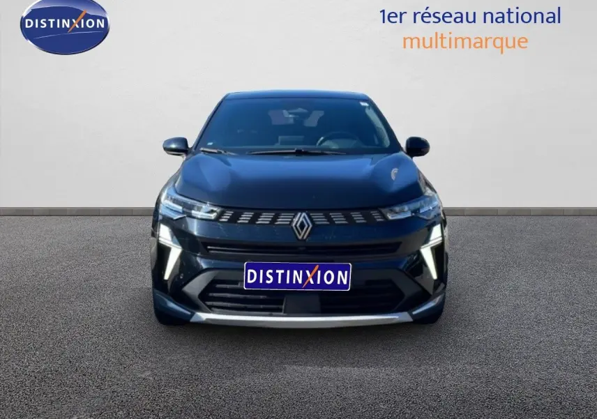 Vue frontale d'une Renault SYMBIOZ 2025 noire étoile métal avec signature lumineuse distinctive et calandre moderne.