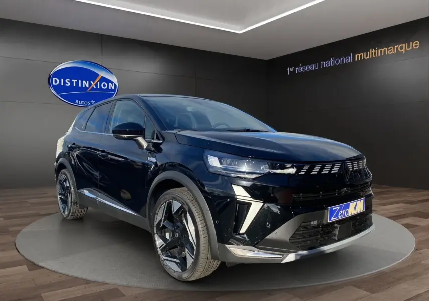 Renault Symbioz Iconic E-Tech Hybrid 145 noir étoile, vue 3/4 avant avec jantes alliage et calandre distinctive.