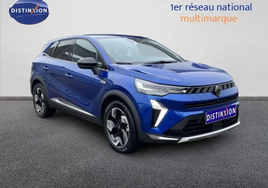Renault Symbioz E-Tech hybride bleu Iron Metal en 3/4 avant droit, avec jantes modernes et calandre distinctive.