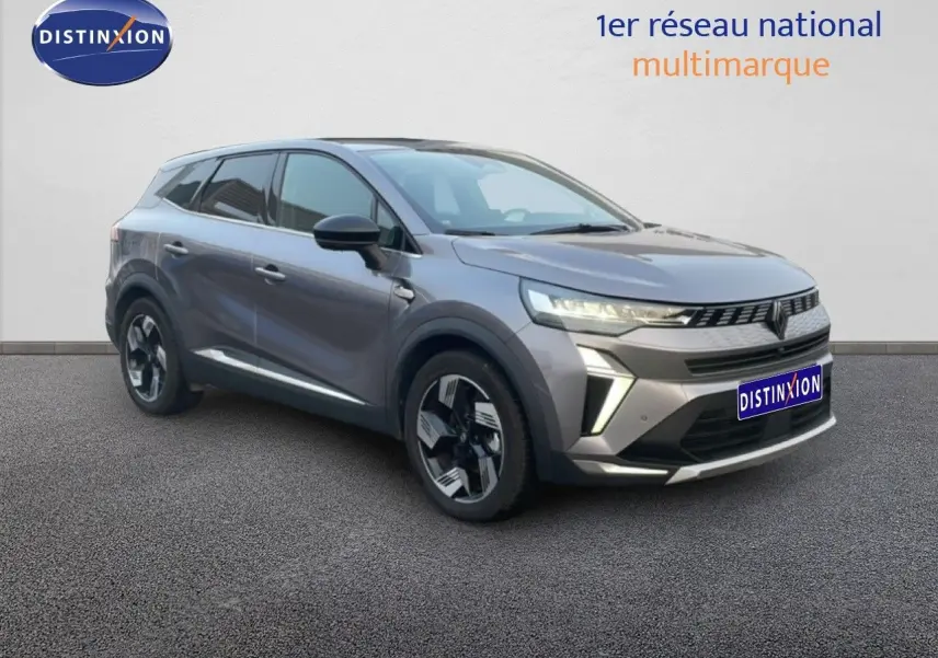 Vue 3/4 avant droit du Renault Symbioz gris cassiopée métallisé avec calandre distinctive et jantes bi-ton.