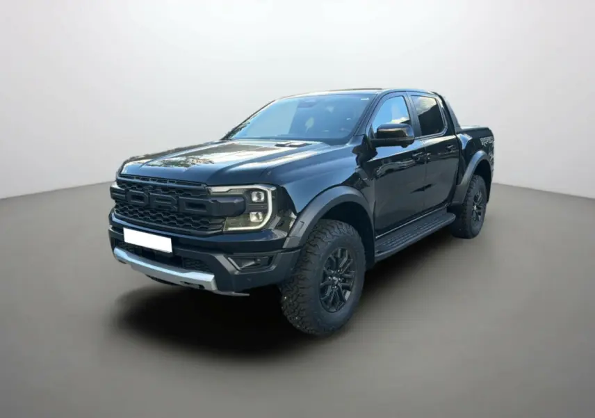 Ford Ranger Raptor 2024 noir absolu vu en 3/4 avant droit avec calandre imposante et pneus tout-terrain.
