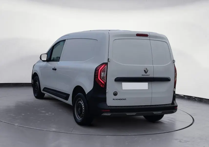 Vue 3/4 arrière droite d’un Renault Kangoo blanc utilitaire, avec portes arrière pleines et feux LED distinctifs.