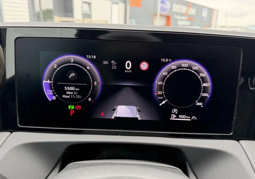 Affichage numérique Digital Cockpit Pro du Volkswagen Tiguan 2025, vue frontale du tableau de bord.