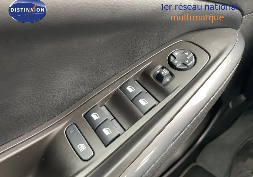 Commandes des vitres électriques et rétroviseurs sur la portière côté conducteur de l'Opel Grandland X Golden Sunstone 2018.