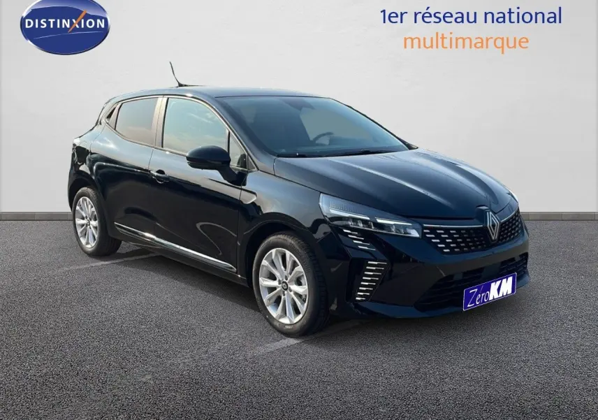 Renault Clio 2025 noir étoile métal vue 3/4 avant droit, mettant en valeur ses optiques LED et jantes alliage.