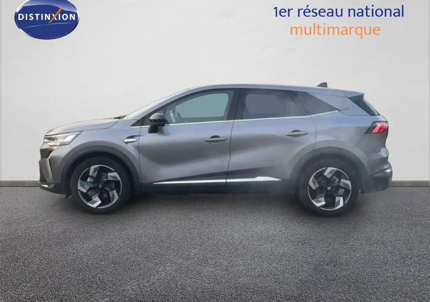 Vue de profil côté gauche du Renault SYMBIOZ gris cassiopée métallisé, SUV hybride au design moderne et jantes stylisées.