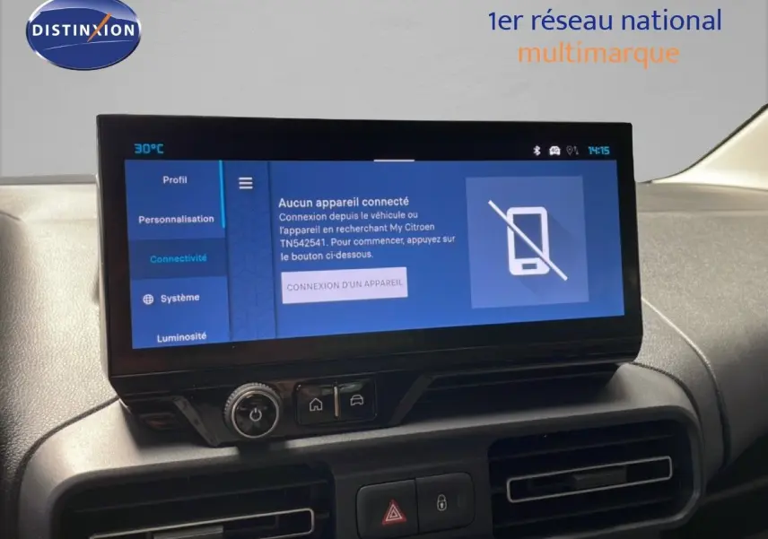 Écran tactile central du tableau de bord du Citroën Berlingo 2026, affichant le menu de connectivité.