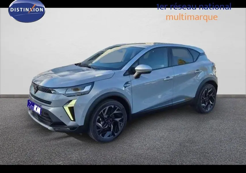 Renault Captur E-Tech hybride gris Rafale en 3/4 avant droit avec jantes noires et toit gris.