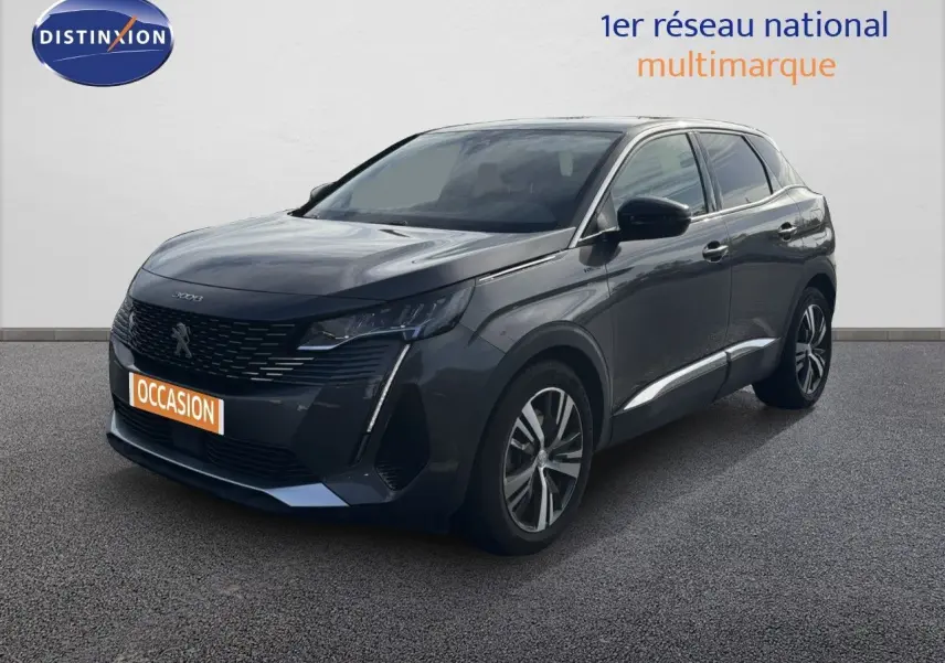 Peugeot 3008 gris platinium en 3/4 avant droit, SUV hybride rechargeable avec jantes bi-ton et feux LED distinctifs.