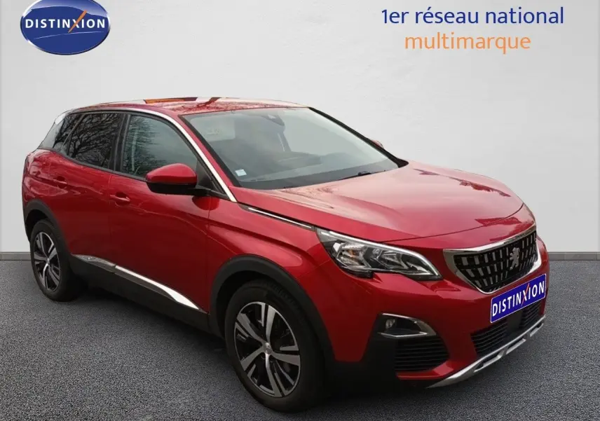 Peugeot 3008 rouge foncé métallisé en 3/4 avant droit, avec calandre chromée et jantes bi-ton visibles.