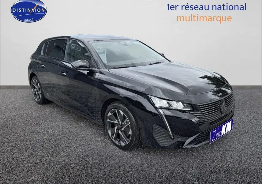Peugeot 308 noire vue en 3/4 avant droit avec jantes alu et phares LED modernes.