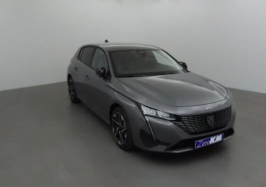 Peugeot 308 gris Sellenium vue 3/4 avant droit, avec calandre noire et phares LED distinctifs.