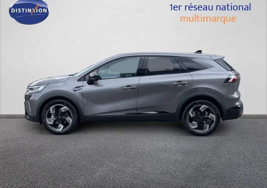 Profil gauche du Renault Symbioz gris cassiopée métallisé, SUV hybride avec jantes noires et détails modernes.