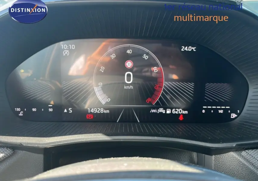 Tableau de bord numérique de la Skoda Fabia 2025, affichant la vitesse à 0 km/h et la température à 24°C.