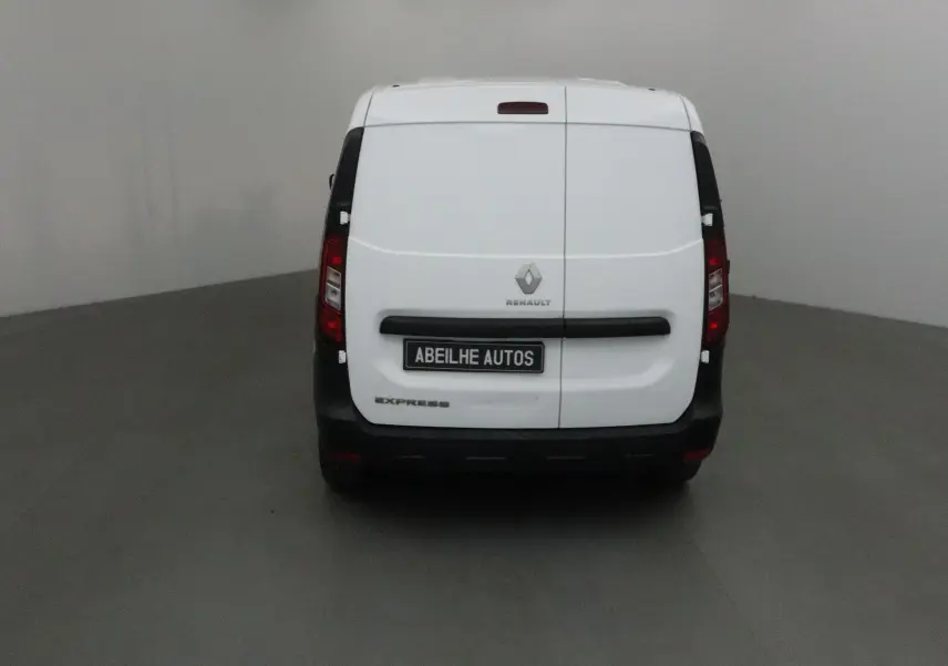 Vue arrière d'un Renault Express Van blanc 2023 avec porte double et logo Renault visible.