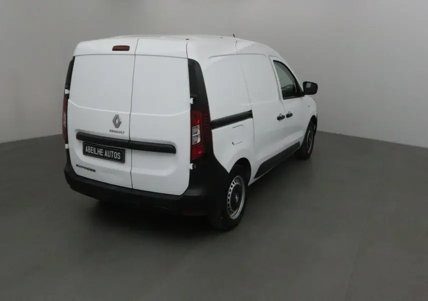 Vue 3/4 arrière droite d'un Renault Express Van blanc 2023 avec portes arrière battantes et jantes tôles noires.