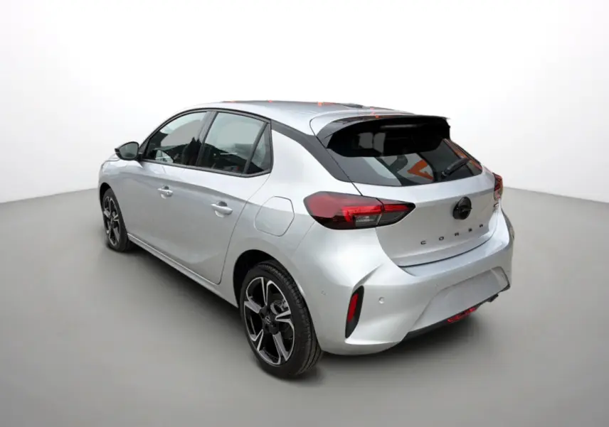 Opel Corsa gris kristall vue 3/4 arrière droit, jantes alu noires, feux arrière LED et toit noir contrasté.