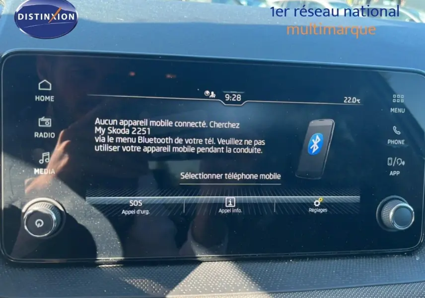 Écran tactile central de la Skoda Fabia 2025 en Reflex Silver, affichant le menu Bluetooth et les options multimédia.
