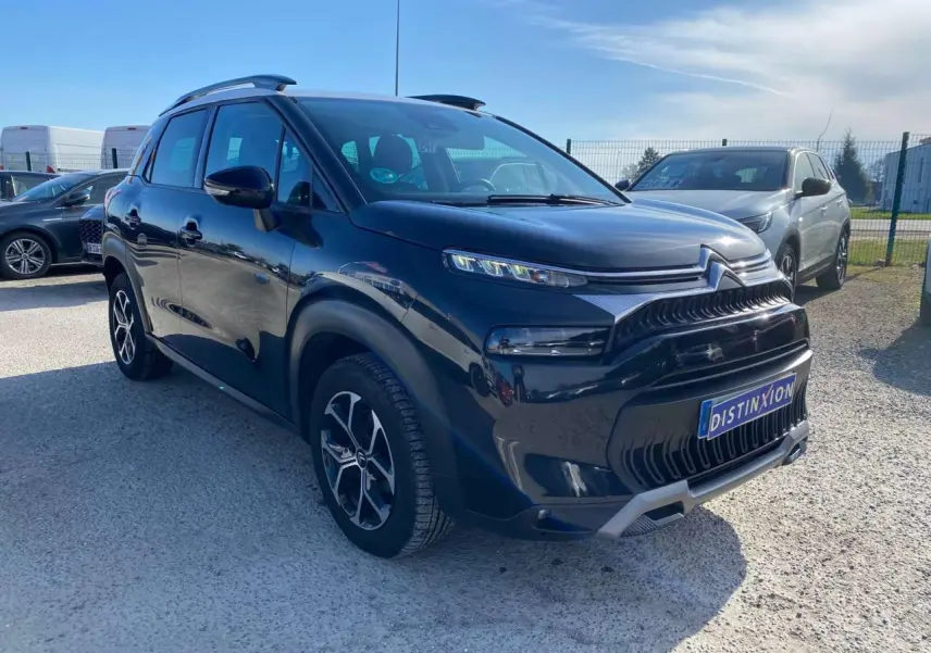 Citroën C3 Aircross noir vue 3/4 avant droit avec jantes alliage diamantées et toit noir brillant.