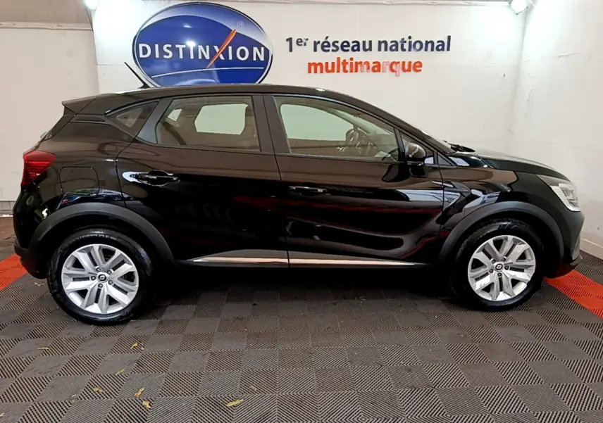Profil droit d'un Renault Captur Business noir 2021, avec jantes argentées et poignées de porte ton caisse.