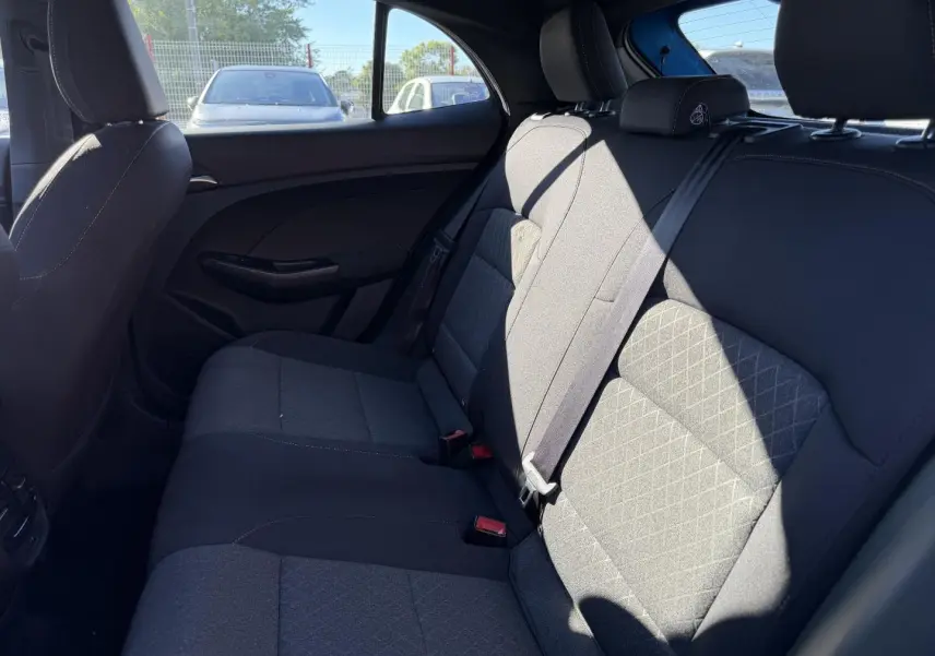 Vue intérieure côté droit des sièges arrière en tissu noir du MG3 1.5 Hybrid+ 195ch Comfort 2025.