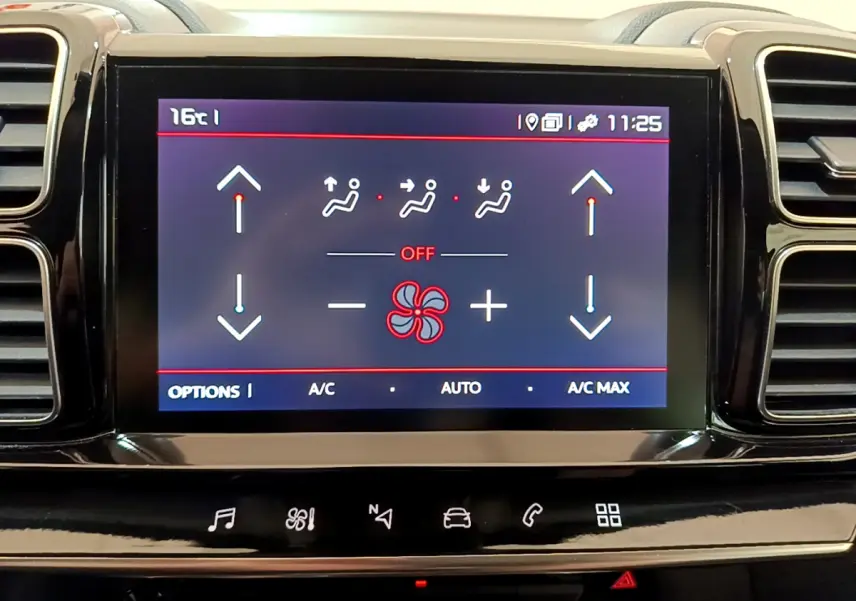 Écran tactile central de la climatisation du Citroën C5 Aircross noir, affichant les réglages de ventilation éteinte.