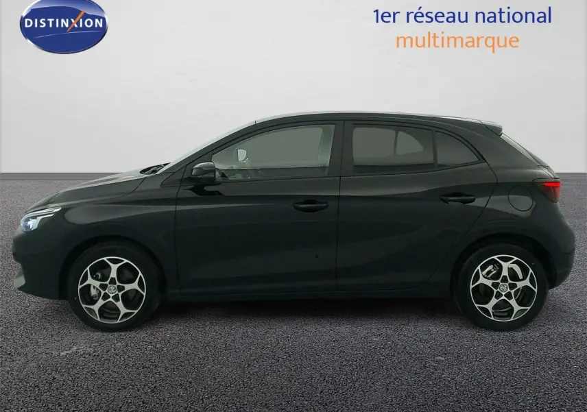 Profil côté gauche de la MG3 2026 Pebble Black avec jantes alliage 16'' et vitres surteintées.