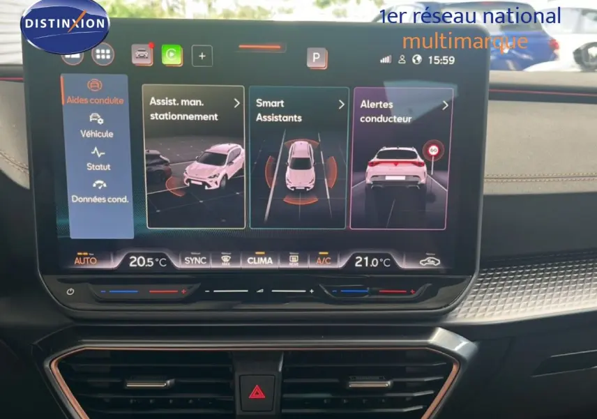 Écran tactile du tableau de bord de la CUPRA Formentor 1.5 eTSI 2026 affichant les aides à la conduite.