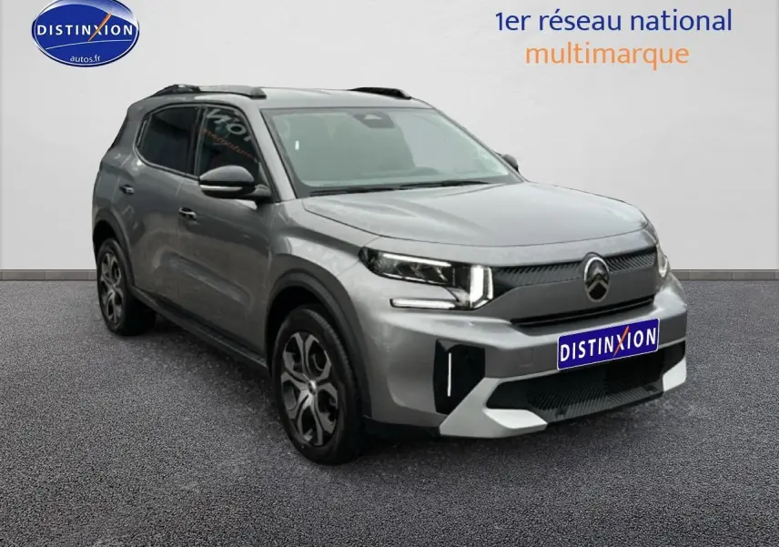 Citroën C3 Aircross gris 3/4 avant droit avec phares LED et jantes 17 pouces distinctives.