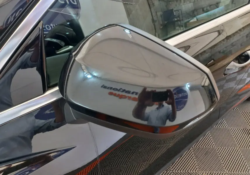 Rétroviseur côté gauche noir brillant de l'Audi Q3 Sportback 35 TDI 150 S Tronic Business Line 2020.