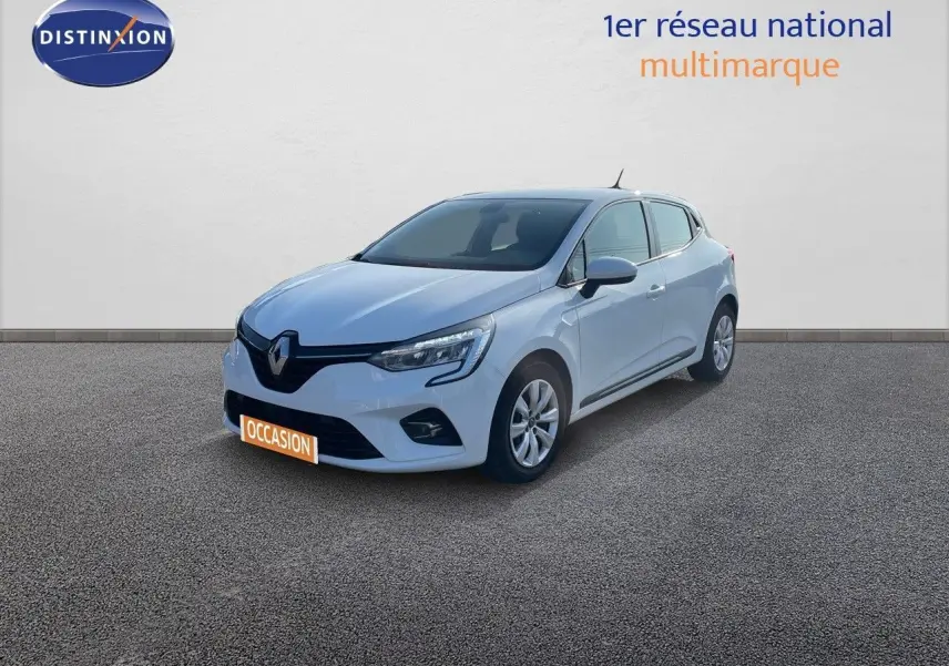 Renault Clio Société blanc glacier vue 3/4 avant droit avec phares LED et calandre noire brillante.