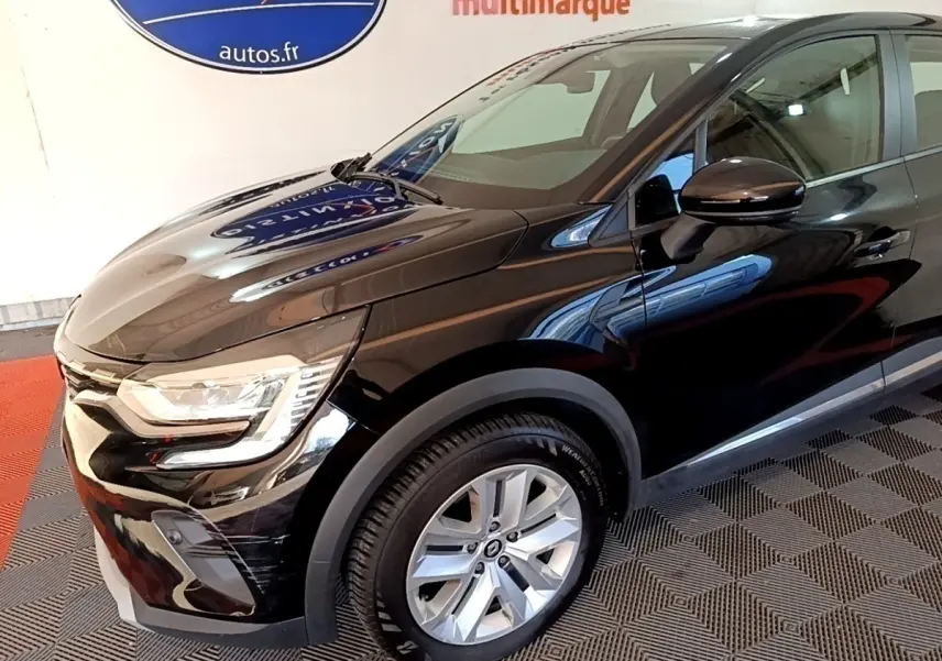 Renault Captur Business noir vue 3/4 avant droit, mettant en valeur ses phares LED et jantes alliage.