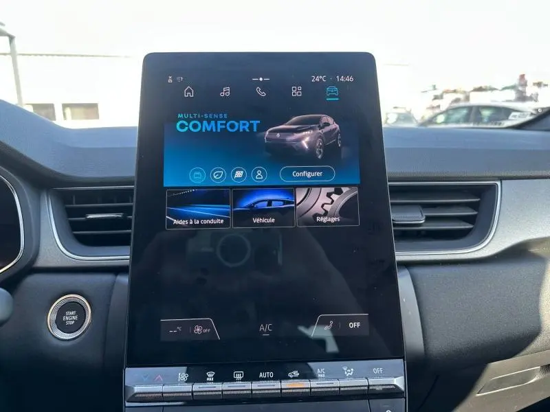 Écran tactile central du tableau de bord du Renault Captur 2025, affichant le mode de conduite Comfort.