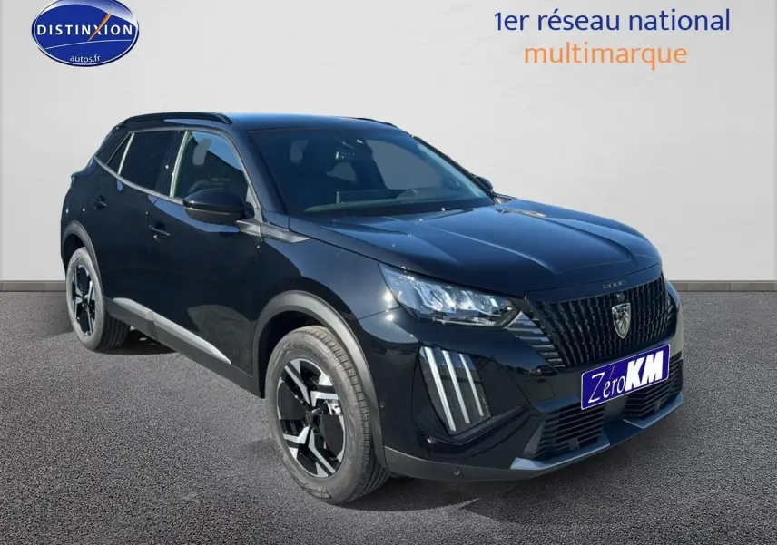Peugeot 2008 noir en 3/4 avant droit, avec calandre distinctive et jantes alliage modernes.