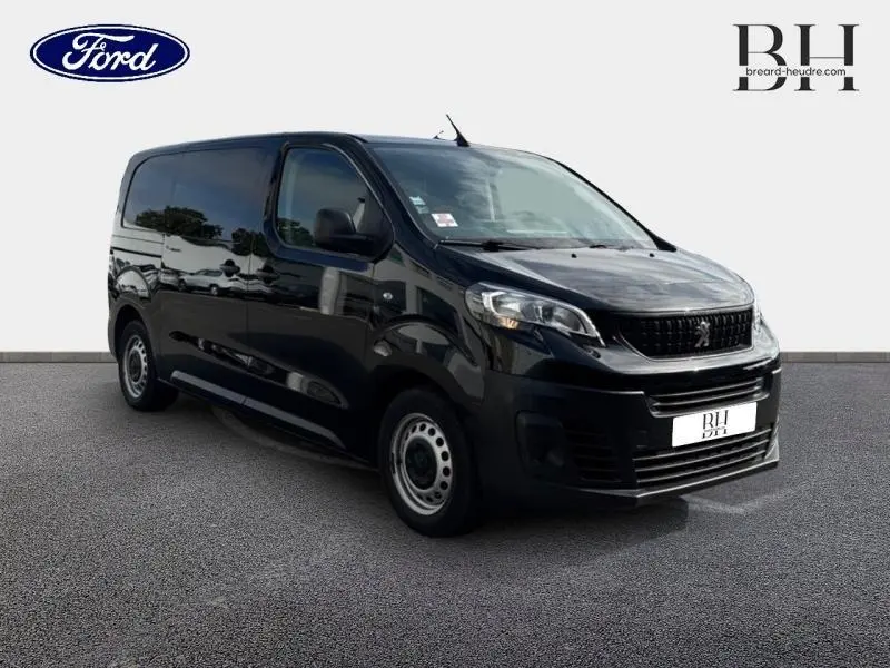 Peugeot Expert Fourgon noir Perla Nera vu en 3/4 avant droit avec porte latérale coulissante visible.