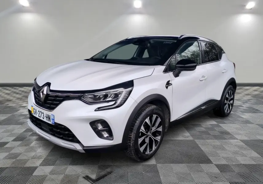 Renault Captur blanc vue 3/4 avant droit avec toit noir et jantes alliage bicolores sur fond neutre.
