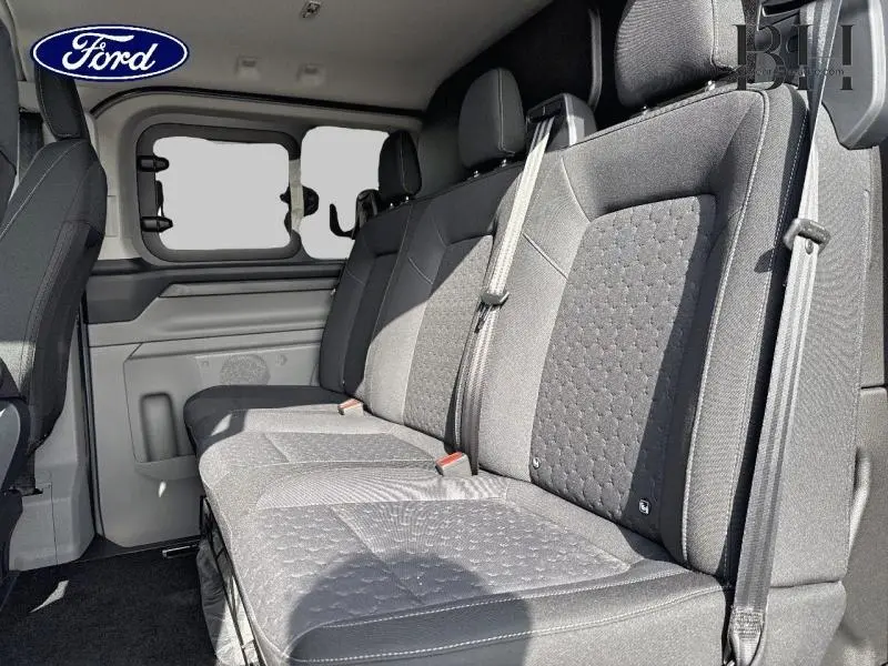 Banquette arrière 3 places en tissu gris du Ford Transit Custom Fourgon, vue latérale intérieure côté droit.
