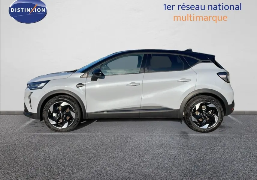 Profil côté gauche du Renault Captur E-Tech hybride 2025 gris Rafale avec toit noir et jantes bicolores.