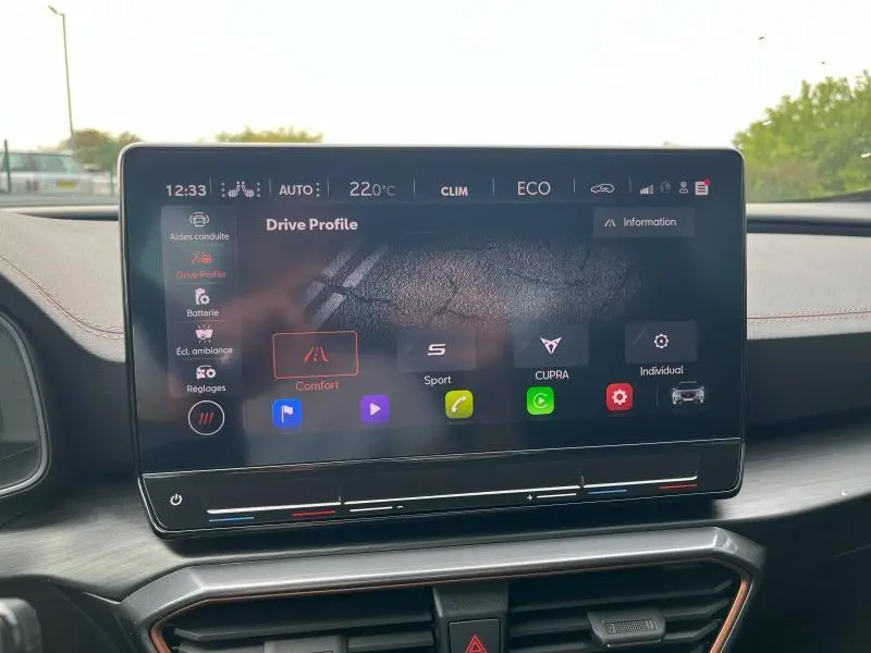Écran tactile central du tableau de bord du CUPRA Formentor 1.4 e-HYBRID 245ch affichant les modes de conduite.