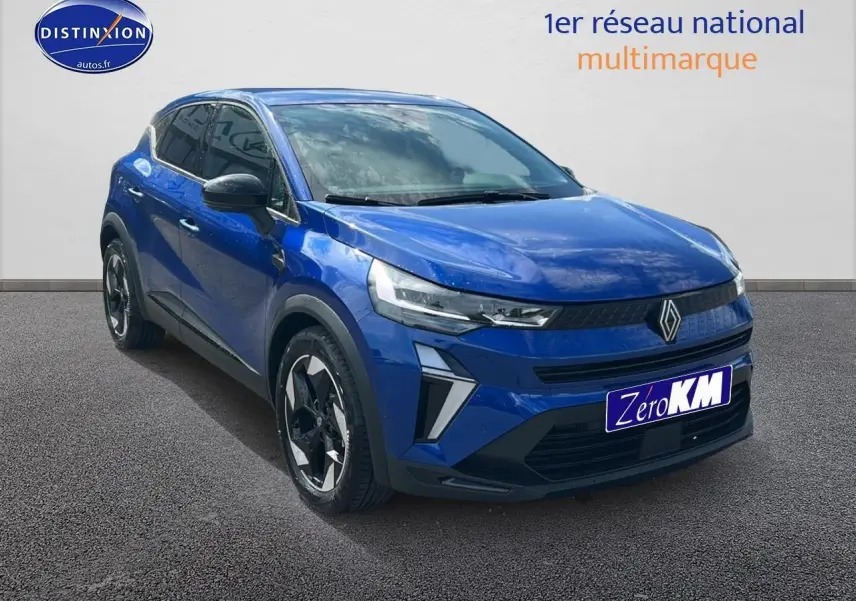 Renault Captur 2025 bleu iron en 3/4 avant droit avec jantes alu et feux LED distinctifs